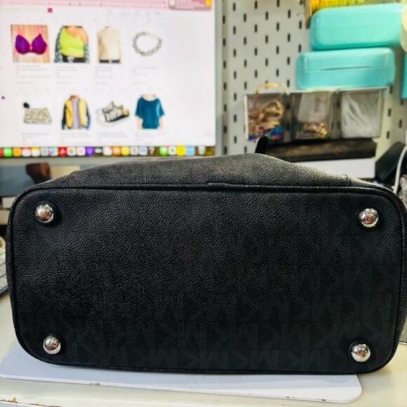 MICHAEL KORS Jet Set Monogram Black PVC Canvas & Leather Logo Medium Tote - Picture 7 of 9